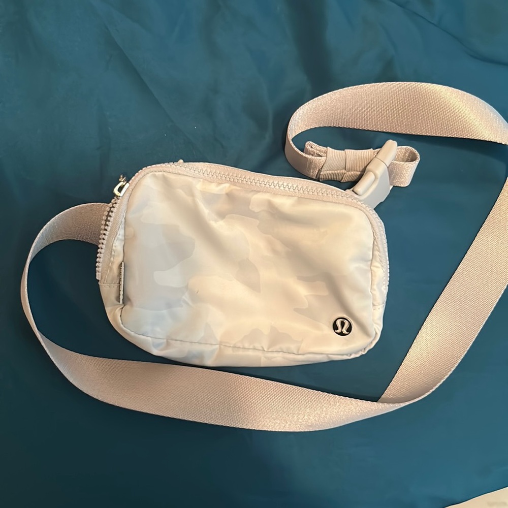 Lululemon belt bag